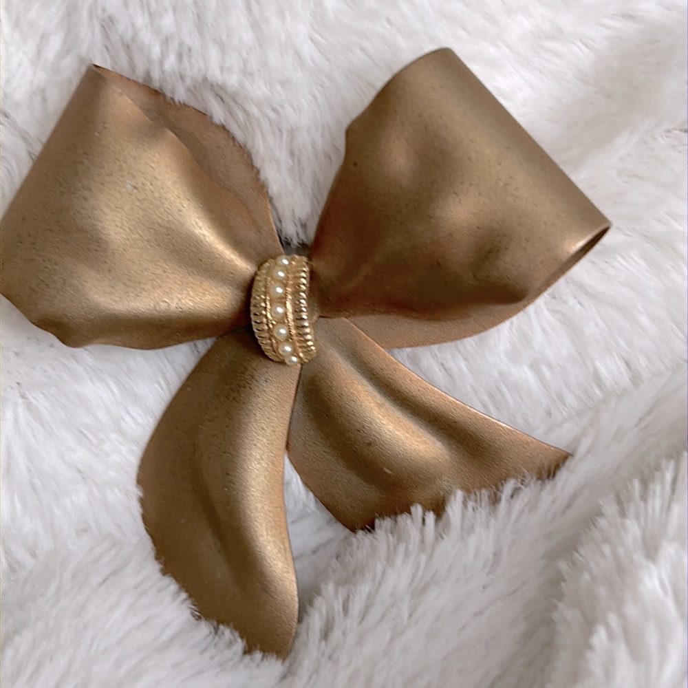 Vintage Metal  Brushed Gold Bow w tiny Pearl center in gold metal Brooch